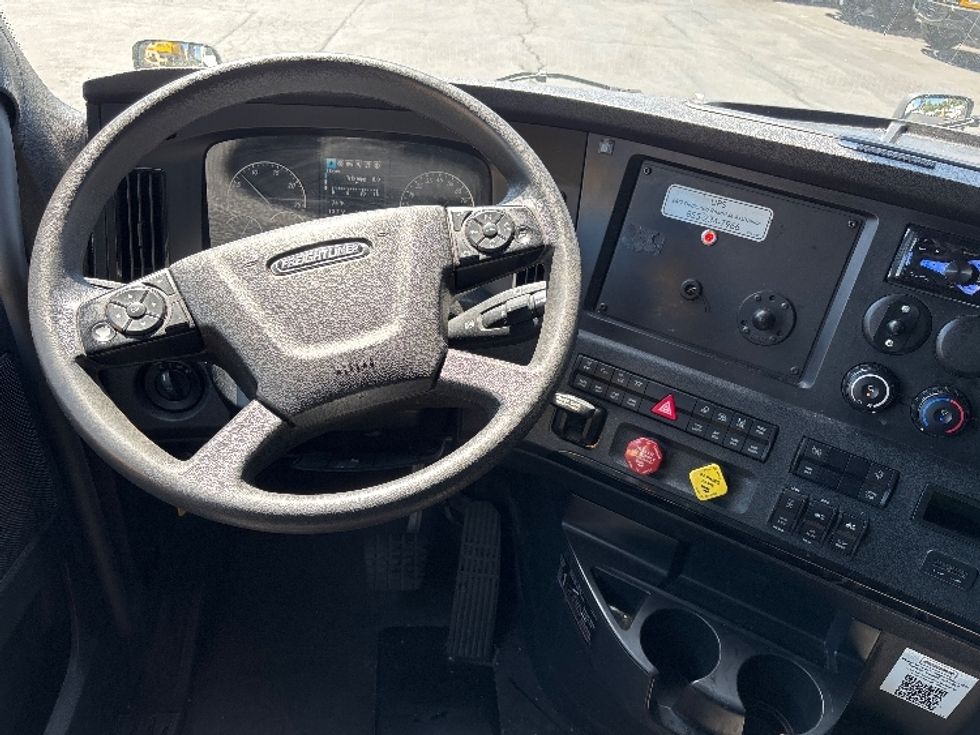 Sleeper Tractor-Heavy Duty Tractors-Freightliner-2023-T12664ST-Torrance-CA-669,578\n\t\tmiles-$ 63,500 - Image 11