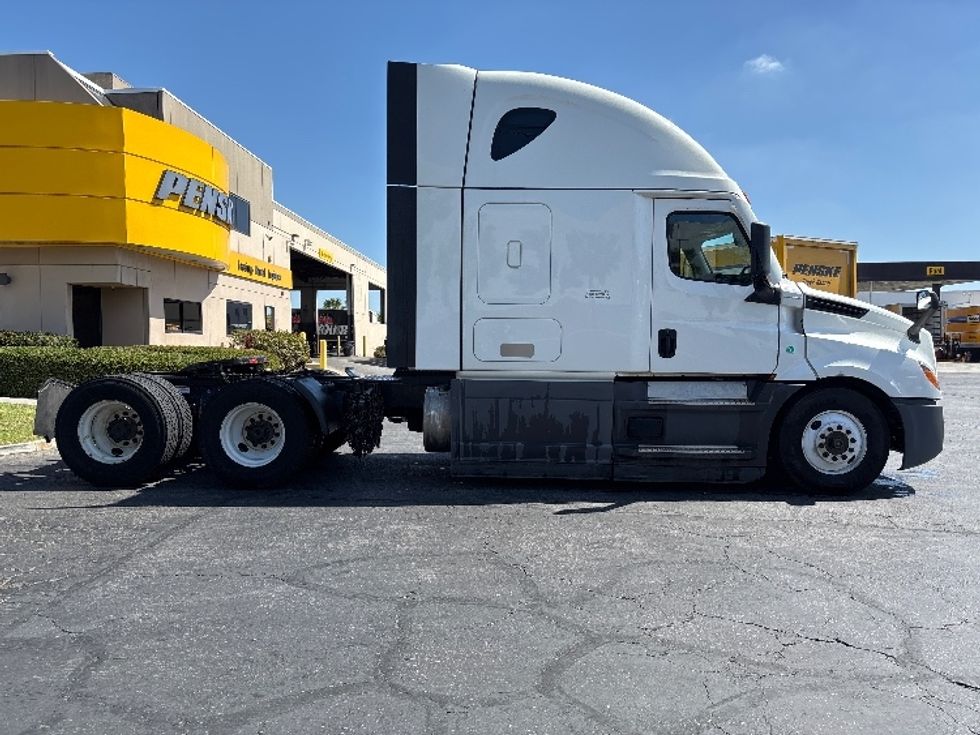 Sleeper Tractor-Heavy Duty Tractors-Freightliner-2023-T12664ST-Torrance-CA-669,578\n\t\tmiles-$ 63,500 - Image 8