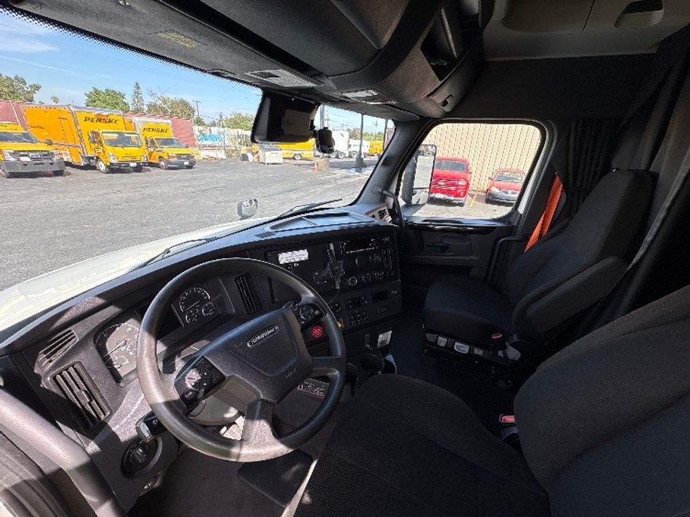 Sleeper Tractor-Heavy Duty Tractors-Freightliner-2023-T12664ST-Torrance-CA-693,297\n\t\tmiles-$ 59,500 - Image 10