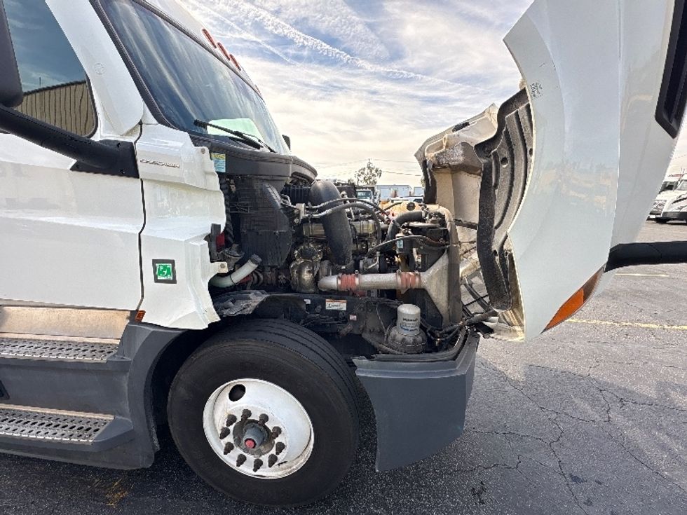 Sleeper Tractor-Heavy Duty Tractors-Freightliner-2023-T12664ST-Torrance-CA-693,297\n\t\tmiles-$ 59,500 - Image 20