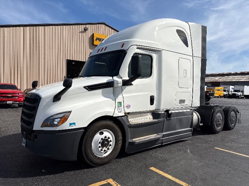 Sleeper Tractor-Heavy Duty Tractors-Freightliner-2023-T12664ST-Torrance-CA-693,297\n\t\tmiles-$ 59,500 - Image 3