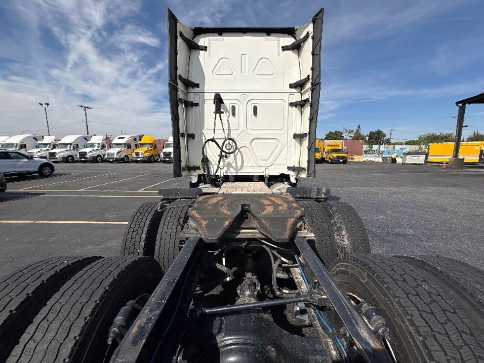 Sleeper Tractor-Heavy Duty Tractors-Freightliner-2023-T12664ST-Torrance-CA-693,297\n\t\tmiles-$ 59,500 - Image 6