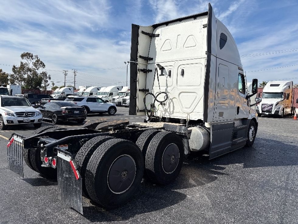 Sleeper Tractor-Heavy Duty Tractors-Freightliner-2023-T12664ST-Torrance-CA-693,297\n\t\tmiles-$ 59,500 - Image 7