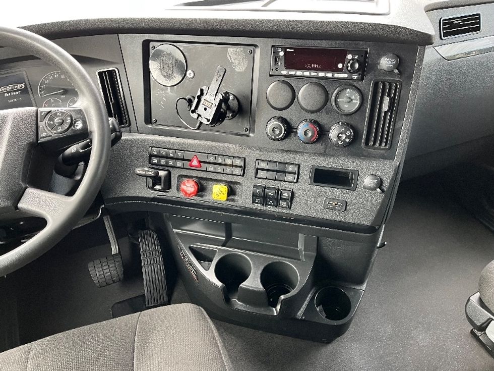 Sleeper Tractor-Heavy Duty Tractors-Freightliner-2023-T12664ST-Torrance-CA-749,220\n\t\tmiles-$ 54,750 - Image 12