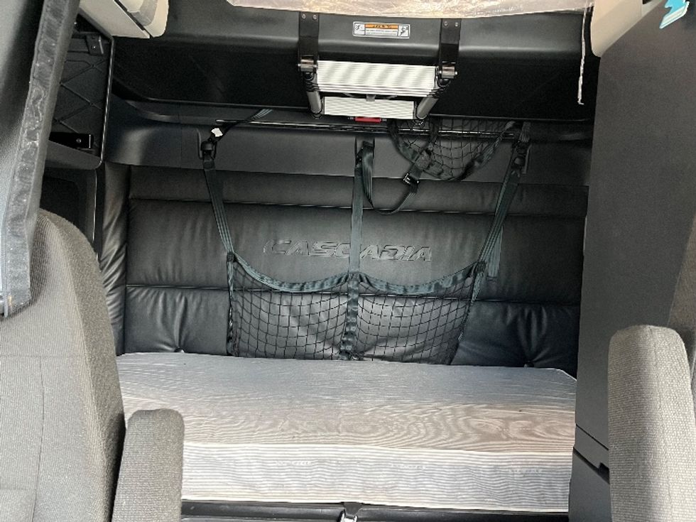 Sleeper Tractor-Heavy Duty Tractors-Freightliner-2023-T12664ST-Torrance-CA-749,220\n\t\tmiles-$ 54,750 - Image 16