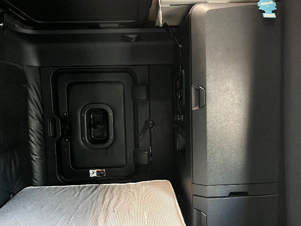 Sleeper Tractor-Heavy Duty Tractors-Freightliner-2023-T12664ST-Torrance-CA-749,220\n\t\tmiles-$ 54,750 - Image 18