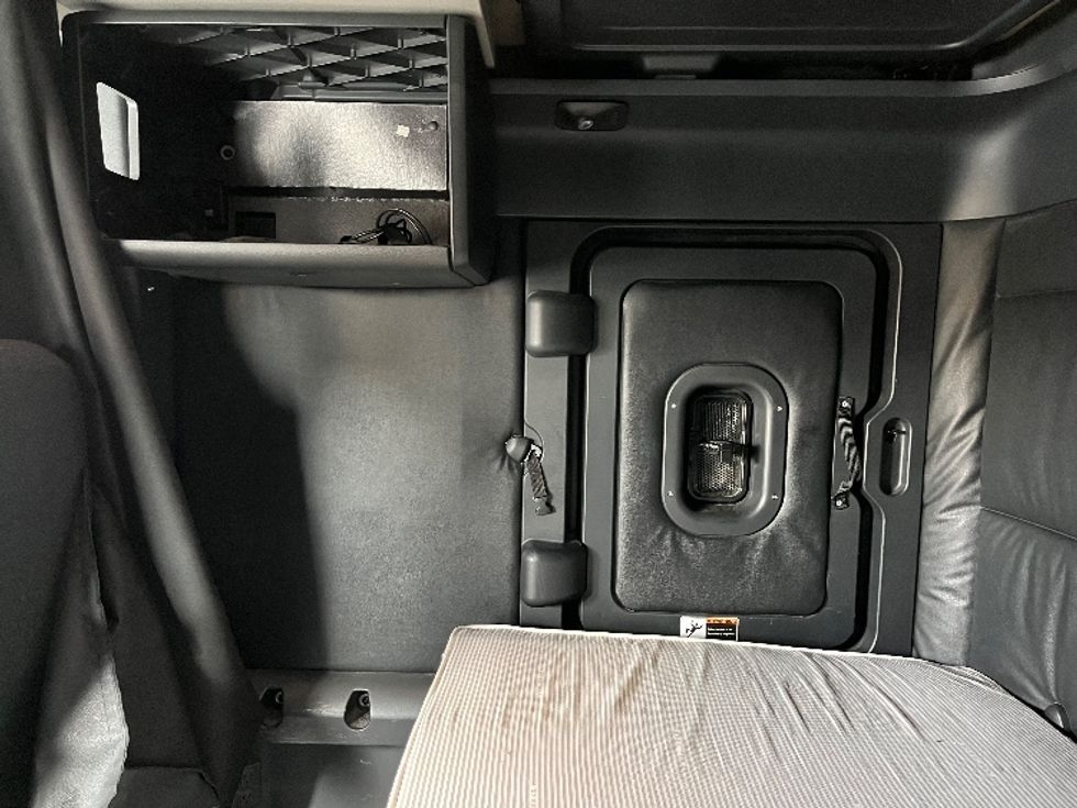 Sleeper Tractor-Heavy Duty Tractors-Freightliner-2023-T12664ST-Torrance-CA-749,220\n\t\tmiles-$ 54,750 - Image 19