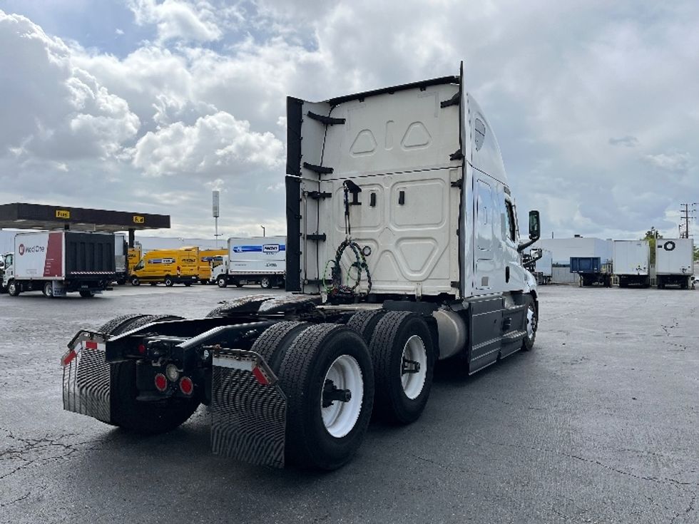 Sleeper Tractor-Heavy Duty Tractors-Freightliner-2023-T12664ST-Torrance-CA-749,220\n\t\tmiles-$ 54,750 - Image 7