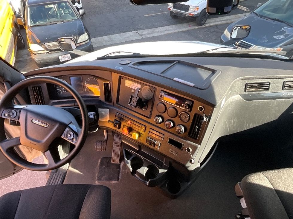 Sleeper Tractor-Heavy Duty Tractors-Freightliner-2023-T12664ST-Torrance-CA-755,870\n\t\tmiles-$ 52,750 - Image 12