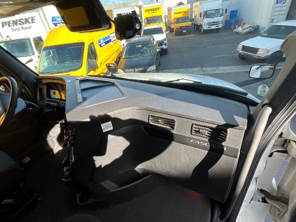 Sleeper Tractor-Heavy Duty Tractors-Freightliner-2023-T12664ST-Torrance-CA-755,870\n\t\tmiles-$ 52,750 - Image 14