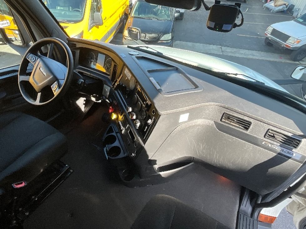 Sleeper Tractor-Heavy Duty Tractors-Freightliner-2023-T12664ST-Torrance-CA-755,870\n\t\tmiles-$ 52,750 - Image 15