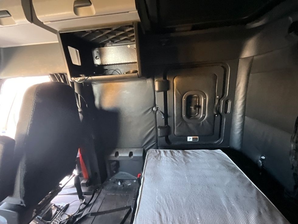 Sleeper Tractor-Heavy Duty Tractors-Freightliner-2023-T12664ST-Torrance-CA-755,870\n\t\tmiles-$ 52,750 - Image 19