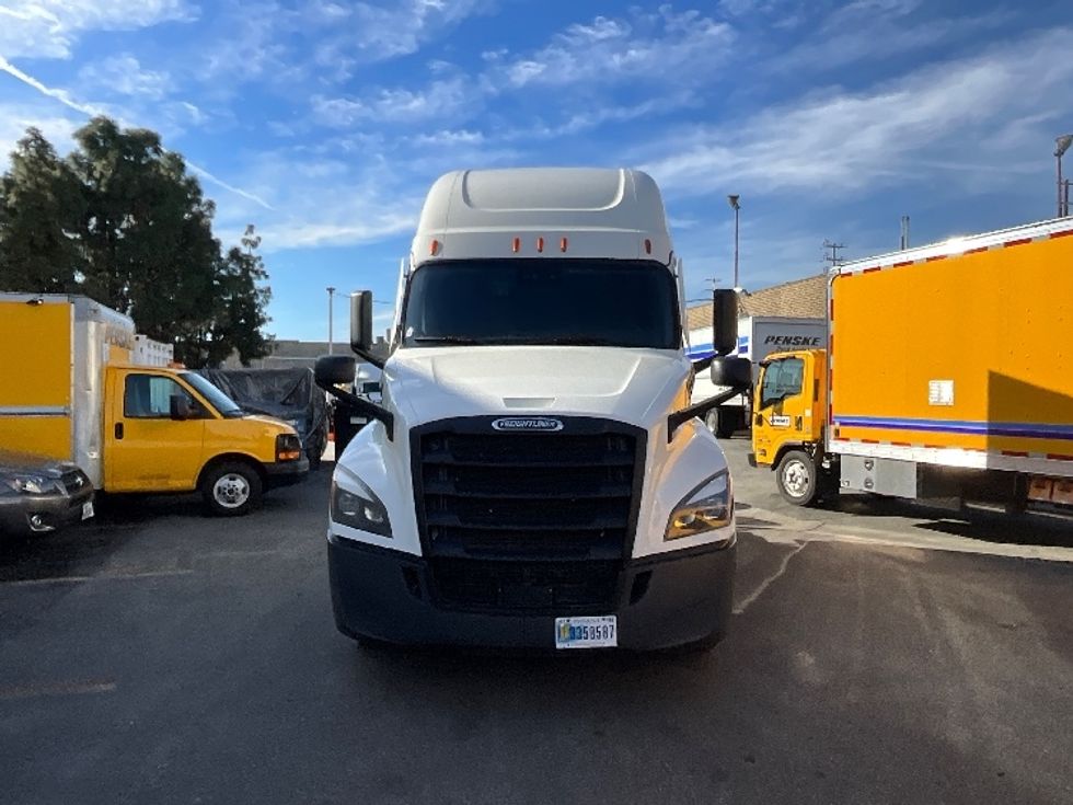 Sleeper Tractor-Heavy Duty Tractors-Freightliner-2023-T12664ST-Torrance-CA-755,870\n\t\tmiles-$ 52,750 - Image 2