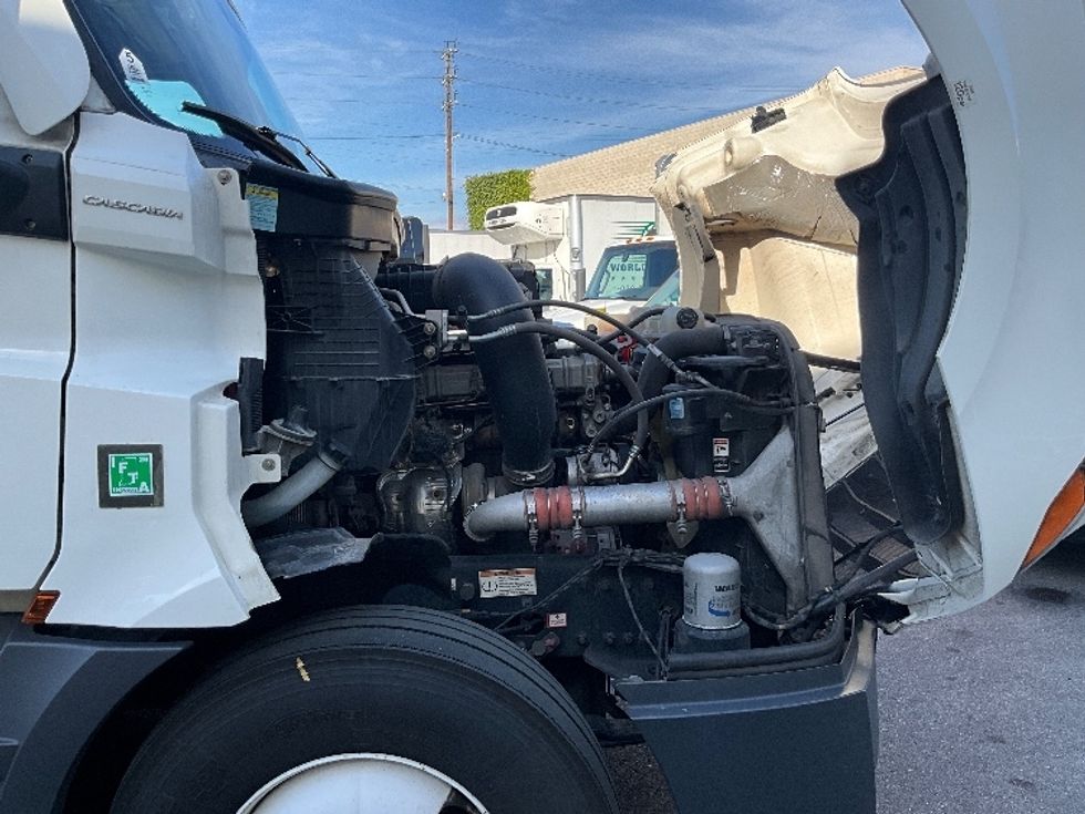 Sleeper Tractor-Heavy Duty Tractors-Freightliner-2023-T12664ST-Torrance-CA-755,870\n\t\tmiles-$ 52,750 - Image 20