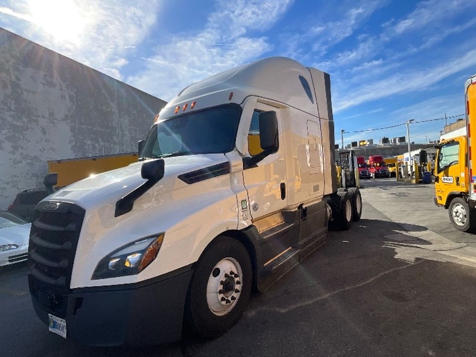 Sleeper Tractor-Heavy Duty Tractors-Freightliner-2023-T12664ST-Torrance-CA-755,870\n\t\tmiles-$ 52,750 - Image 3