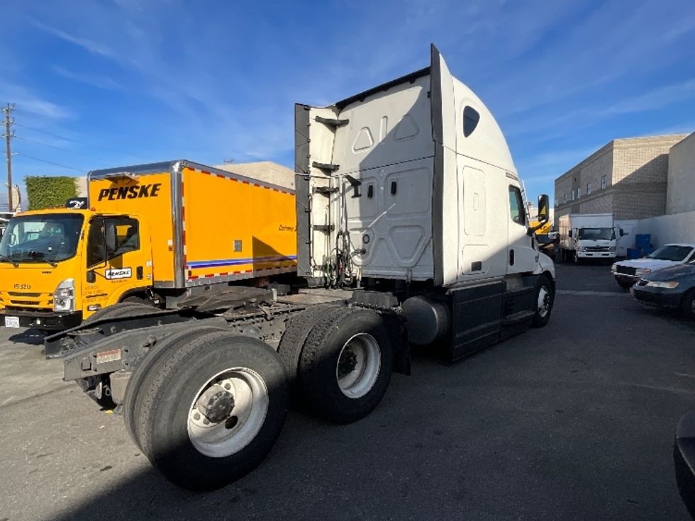 Sleeper Tractor-Heavy Duty Tractors-Freightliner-2023-T12664ST-Torrance-CA-755,870\n\t\tmiles-$ 52,750 - Image 7