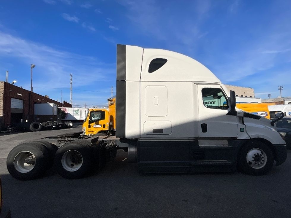 Sleeper Tractor-Heavy Duty Tractors-Freightliner-2023-T12664ST-Torrance-CA-755,870\n\t\tmiles-$ 52,750 - Image 8