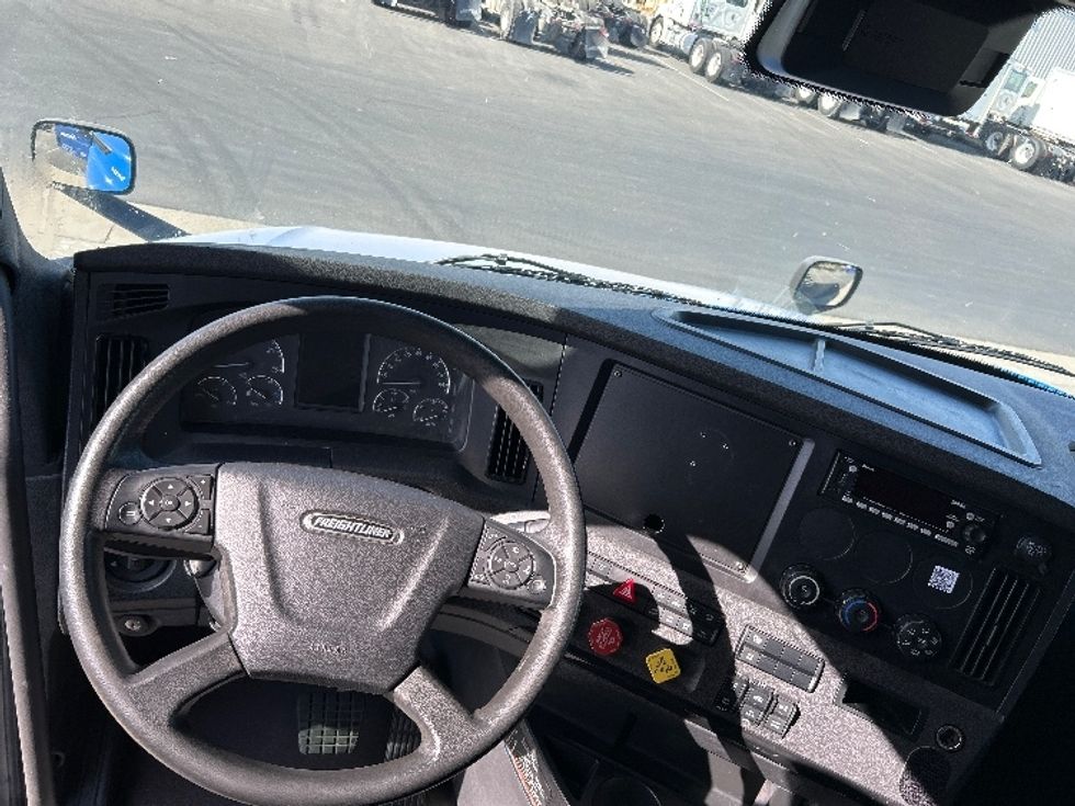 Sleeper Tractor-Heavy Duty Tractors-Freightliner-2023-T12664ST-West Sacramento-CA-294,580\n\t\tmiles-$ 109,750 - Image 11