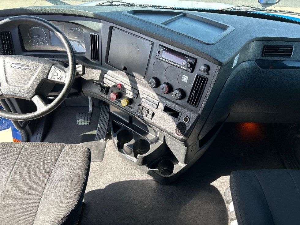Sleeper Tractor-Heavy Duty Tractors-Freightliner-2023-T12664ST-West Sacramento-CA-294,580\n\t\tmiles-$ 109,750 - Image 12