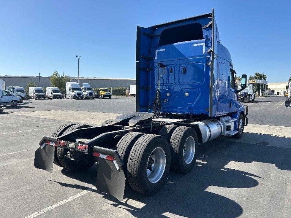Sleeper Tractor-Heavy Duty Tractors-Freightliner-2023-T12664ST-West Sacramento-CA-294,580\n\t\tmiles-$ 109,750 - Image 7