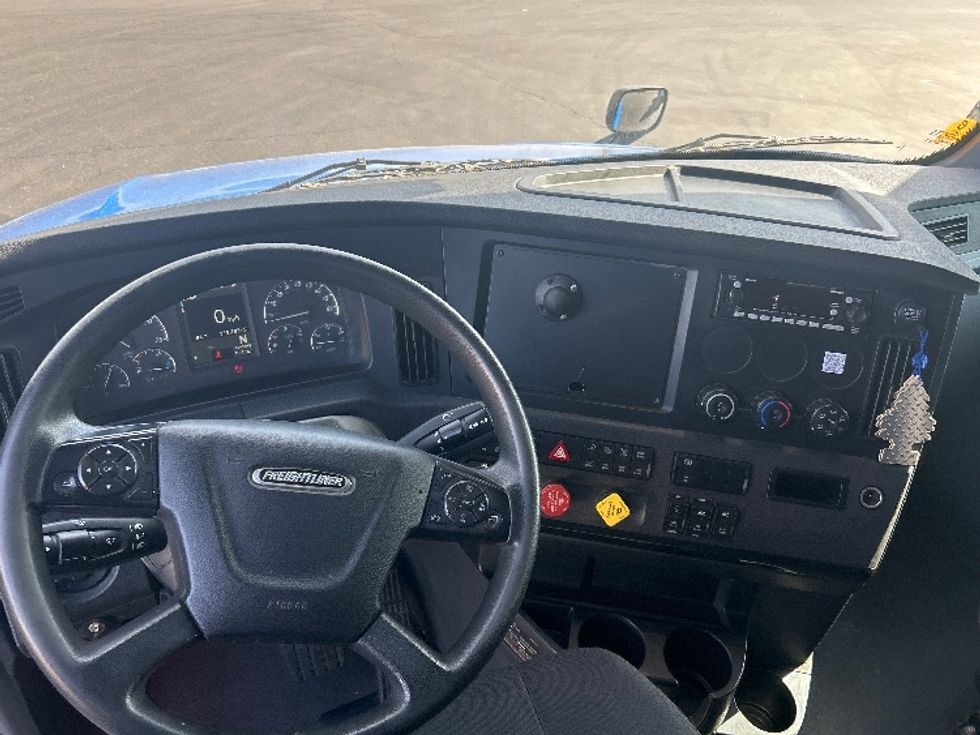 Sleeper Tractor-Heavy Duty Tractors-Freightliner-2023-T12664ST-West Sacramento-CA-318,399\n\t\tmiles-$ 107,500 - Image 11