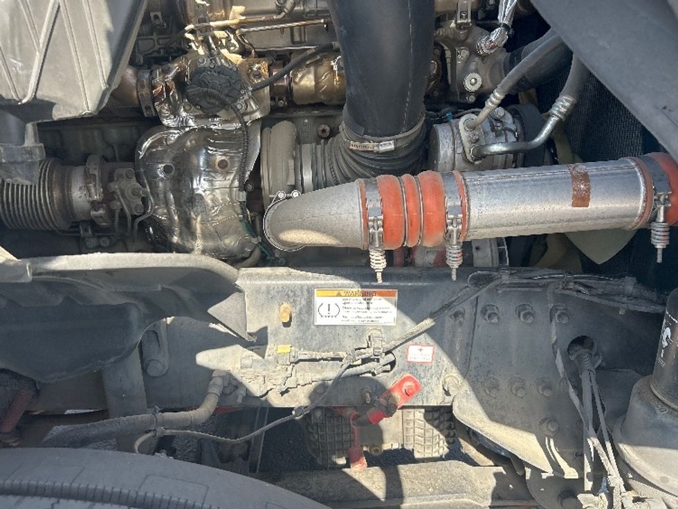 Sleeper Tractor-Heavy Duty Tractors-Freightliner-2023-T12664ST-West Sacramento-CA-318,399\n\t\tmiles-$ 107,500 - Image 20