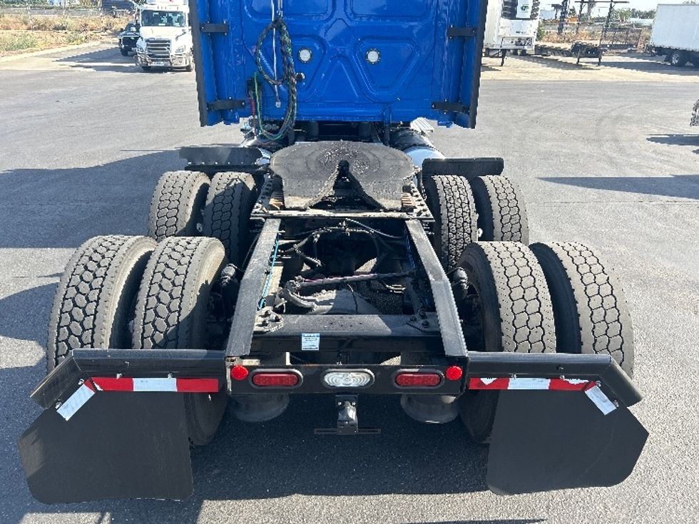 Sleeper Tractor-Heavy Duty Tractors-Freightliner-2023-T12664ST-West Sacramento-CA-318,399\n\t\tmiles-$ 107,500 - Image 6
