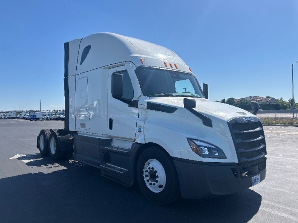 Sleeper Tractor-Heavy Duty Tractors-Freightliner-2023-T12664ST-West Sacramento-CA-635,176\n\t\tmiles-$ 58,750 - Image 1