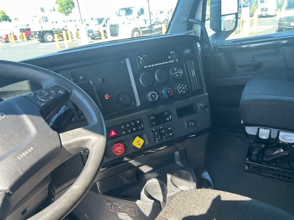 Sleeper Tractor-Heavy Duty Tractors-Freightliner-2023-T12664ST-West Sacramento-CA-635,176\n\t\tmiles-$ 58,750 - Image 10