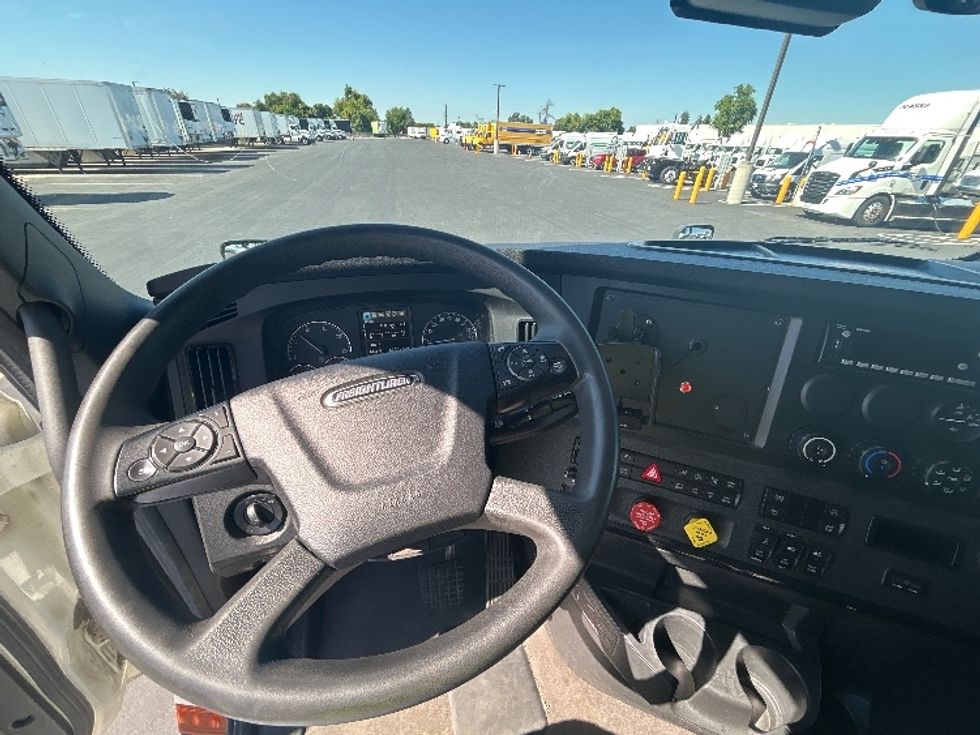 Sleeper Tractor-Heavy Duty Tractors-Freightliner-2023-T12664ST-West Sacramento-CA-635,176\n\t\tmiles-$ 58,750 - Image 11