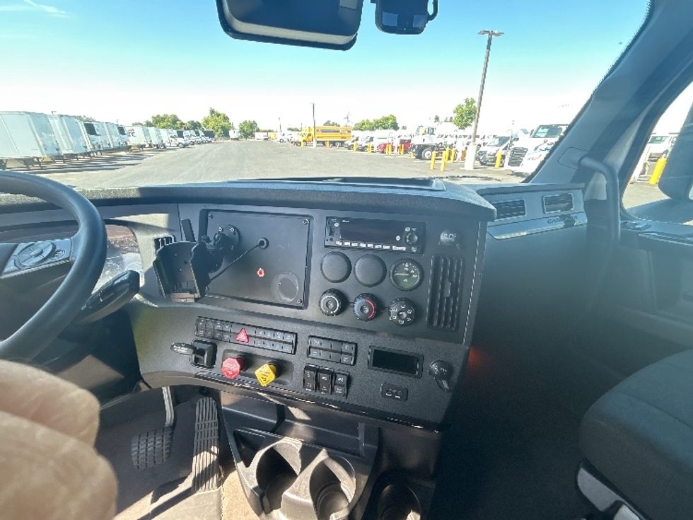 Sleeper Tractor-Heavy Duty Tractors-Freightliner-2023-T12664ST-West Sacramento-CA-635,176\n\t\tmiles-$ 58,750 - Image 12