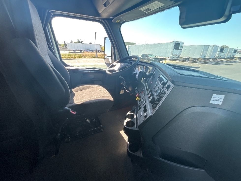 Sleeper Tractor-Heavy Duty Tractors-Freightliner-2023-T12664ST-West Sacramento-CA-635,176\n\t\tmiles-$ 58,750 - Image 15