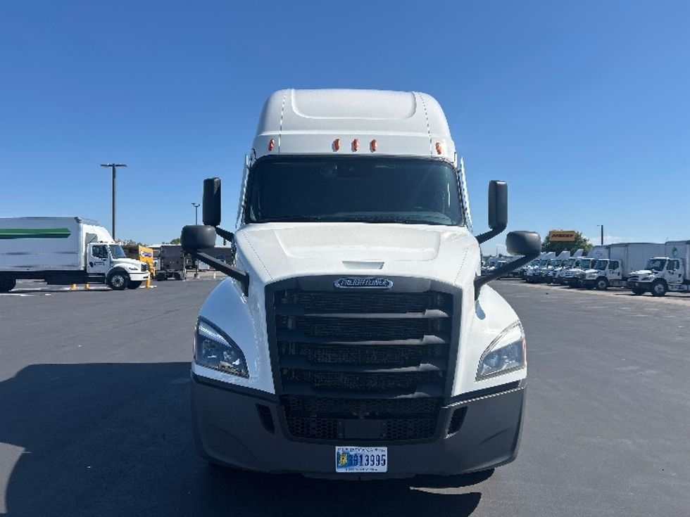 Sleeper Tractor-Heavy Duty Tractors-Freightliner-2023-T12664ST-West Sacramento-CA-635,176\n\t\tmiles-$ 58,750 - Image 2