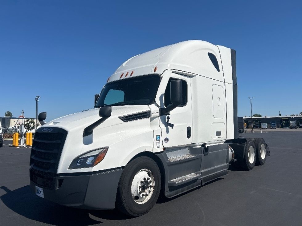 Sleeper Tractor-Heavy Duty Tractors-Freightliner-2023-T12664ST-West Sacramento-CA-635,176\n\t\tmiles-$ 58,750 - Image 3