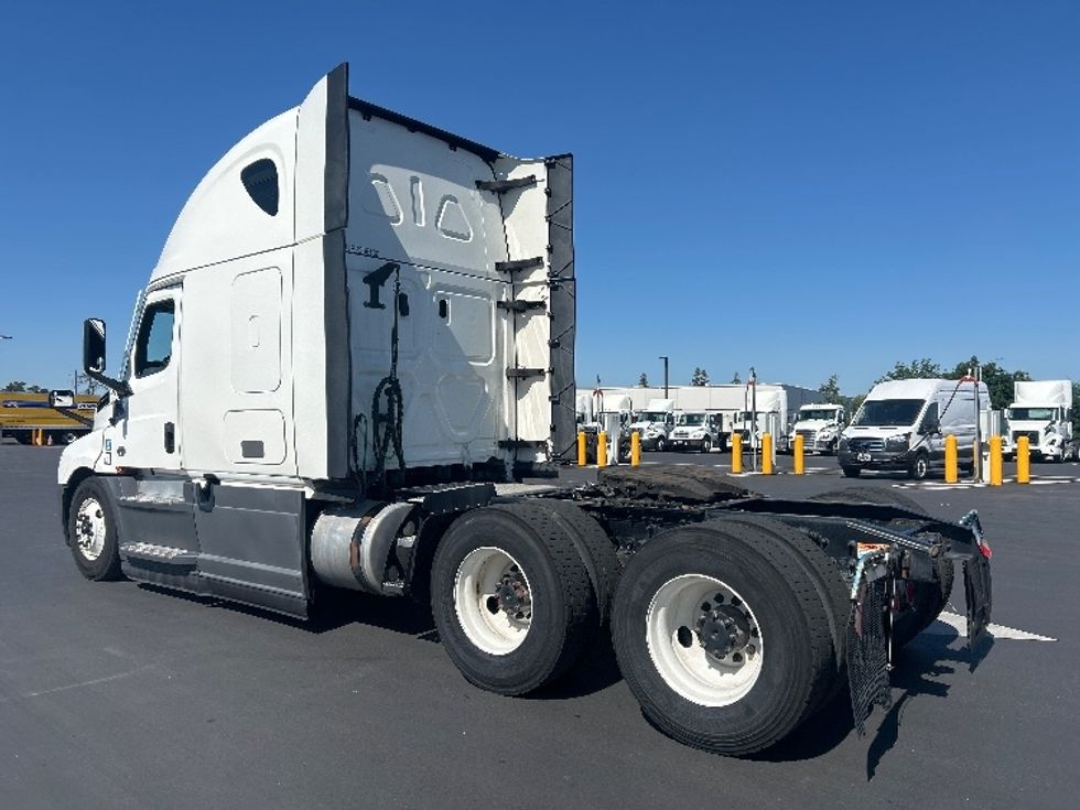 Sleeper Tractor-Heavy Duty Tractors-Freightliner-2023-T12664ST-West Sacramento-CA-635,176\n\t\tmiles-$ 58,750 - Image 5