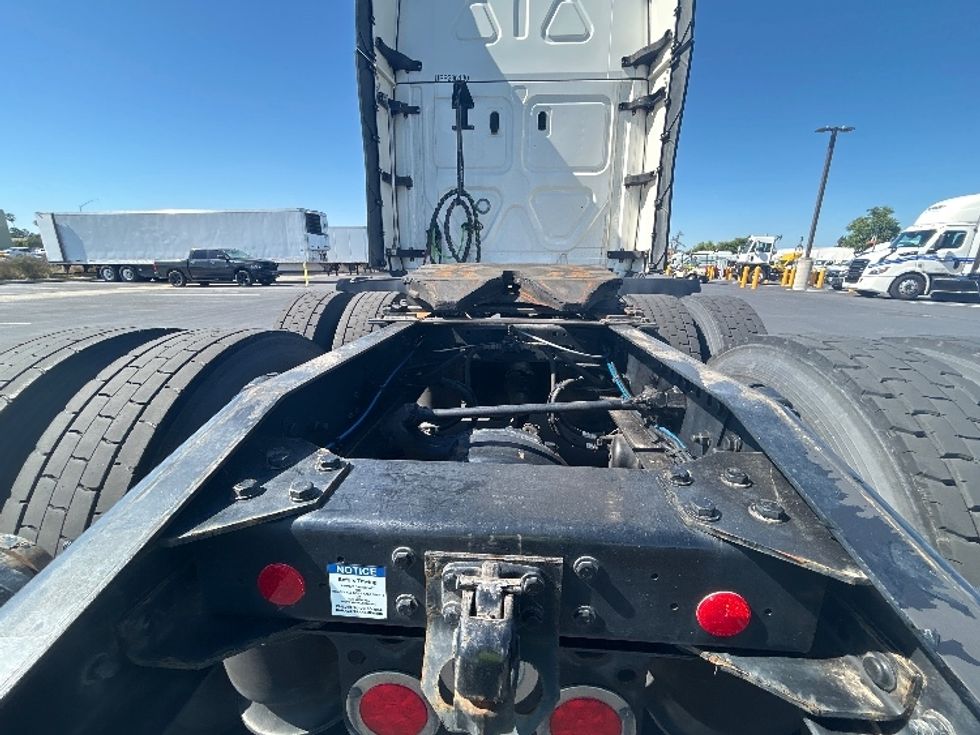 Sleeper Tractor-Heavy Duty Tractors-Freightliner-2023-T12664ST-West Sacramento-CA-635,176\n\t\tmiles-$ 58,750 - Image 6