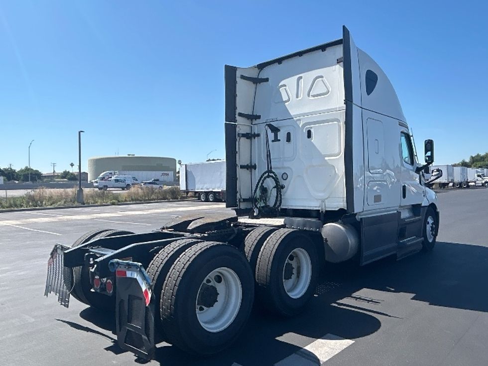 Sleeper Tractor-Heavy Duty Tractors-Freightliner-2023-T12664ST-West Sacramento-CA-635,176\n\t\tmiles-$ 58,750 - Image 7