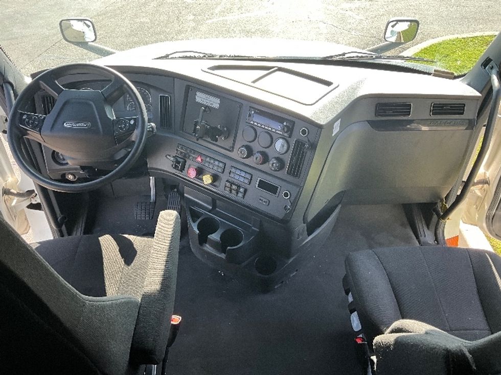 Sleeper Tractor-Heavy Duty Tractors-Freightliner-2023-T12664ST-West Sacramento-CA-637,239\n\t\tmiles-$ 65,750 - Image 12