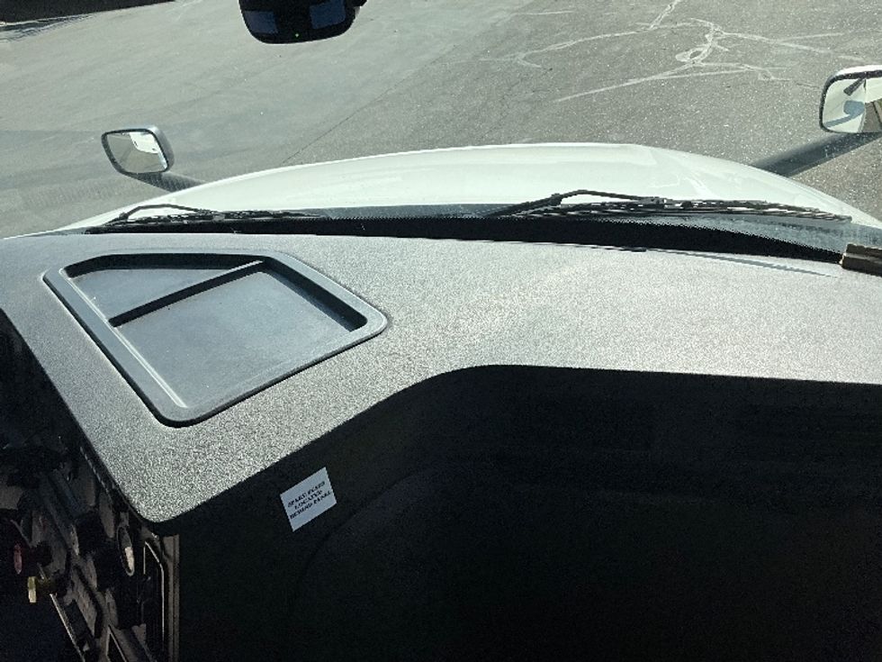 Sleeper Tractor-Heavy Duty Tractors-Freightliner-2023-T12664ST-West Sacramento-CA-637,239\n\t\tmiles-$ 65,750 - Image 14