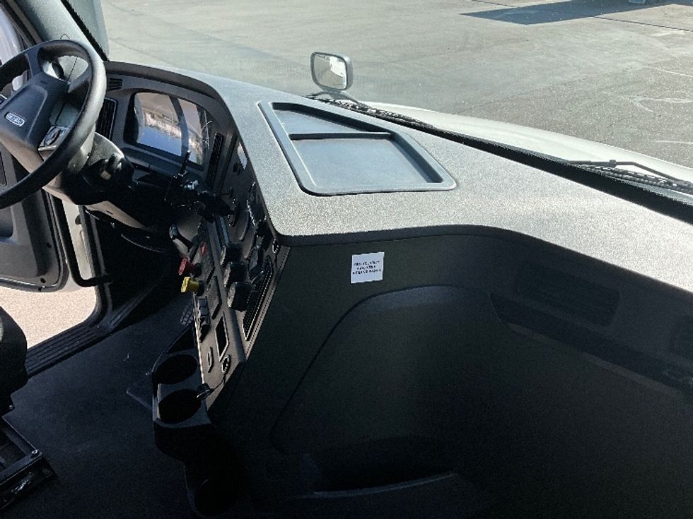 Sleeper Tractor-Heavy Duty Tractors-Freightliner-2023-T12664ST-West Sacramento-CA-637,239\n\t\tmiles-$ 65,750 - Image 15