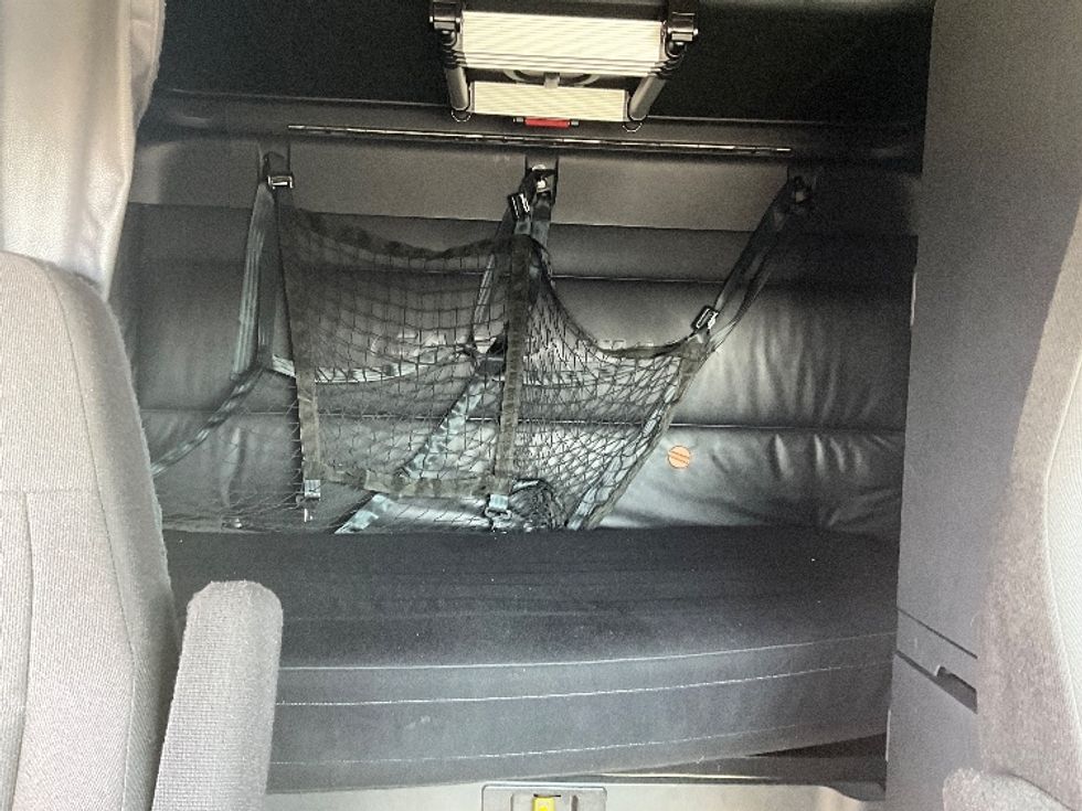 Sleeper Tractor-Heavy Duty Tractors-Freightliner-2023-T12664ST-West Sacramento-CA-637,239\n\t\tmiles-$ 65,750 - Image 16