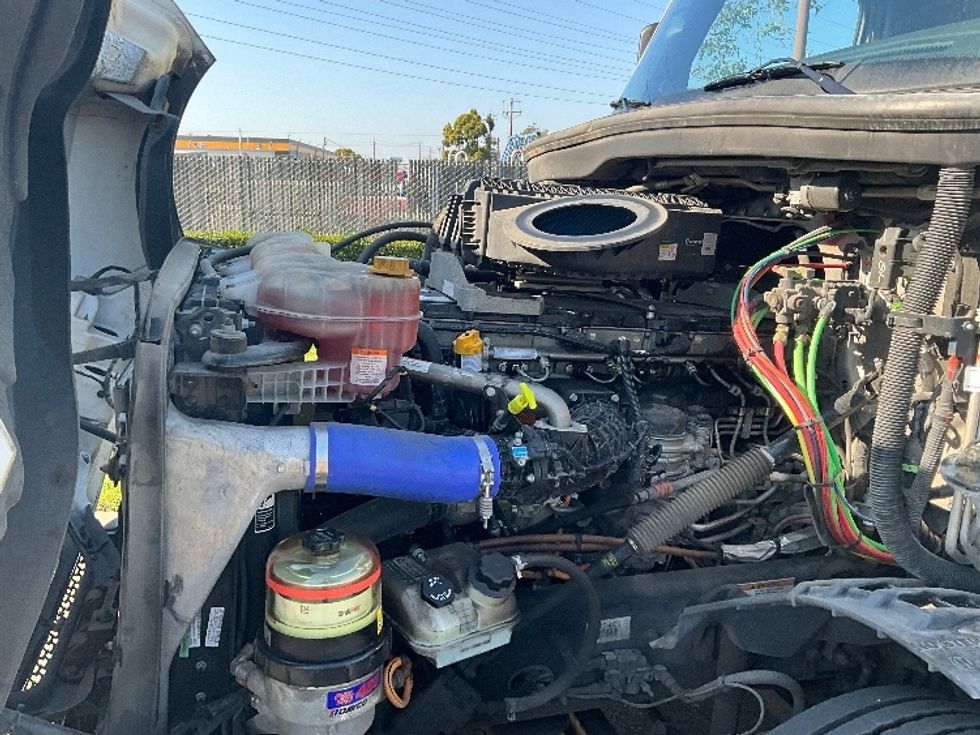 Sleeper Tractor-Heavy Duty Tractors-Freightliner-2023-T12664ST-West Sacramento-CA-637,239\n\t\tmiles-$ 65,750 - Image 21