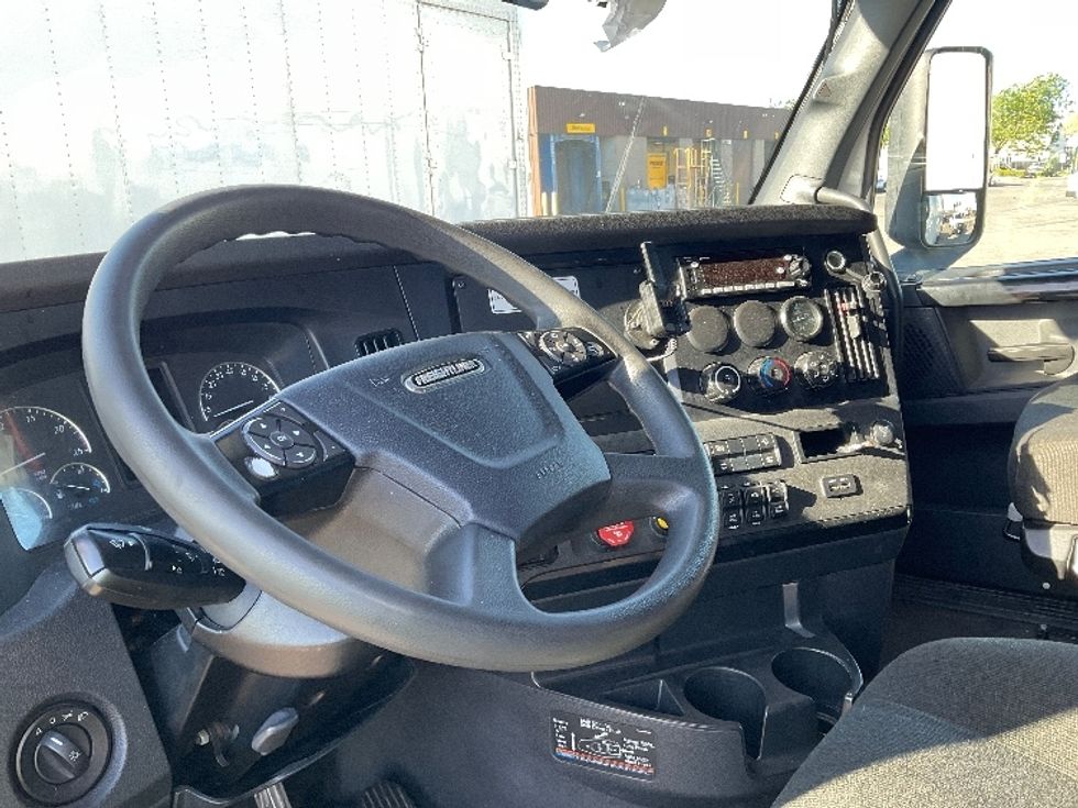 Sleeper Tractor-Heavy Duty Tractors-Freightliner-2023-T12664ST-West Sacramento-CA-661,188\n\t\tmiles-$ 63,000 - Image 10