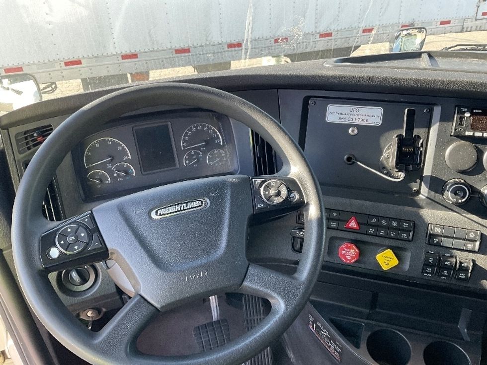 Sleeper Tractor-Heavy Duty Tractors-Freightliner-2023-T12664ST-West Sacramento-CA-661,188\n\t\tmiles-$ 63,000 - Image 11