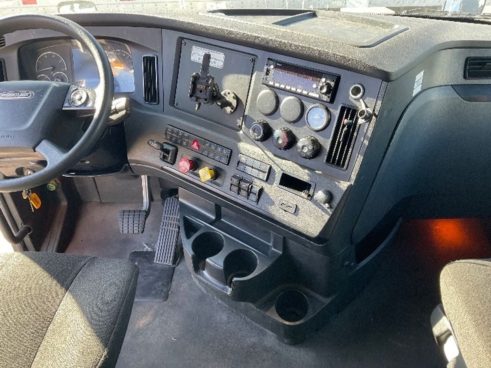 Sleeper Tractor-Heavy Duty Tractors-Freightliner-2023-T12664ST-West Sacramento-CA-661,188\n\t\tmiles-$ 63,000 - Image 12