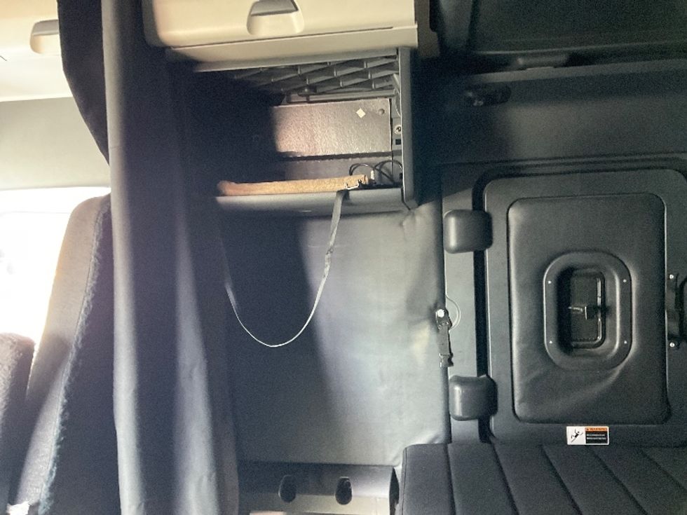 Sleeper Tractor-Heavy Duty Tractors-Freightliner-2023-T12664ST-West Sacramento-CA-661,188\n\t\tmiles-$ 63,000 - Image 19