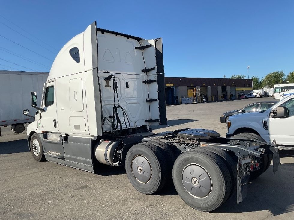 Sleeper Tractor-Heavy Duty Tractors-Freightliner-2023-T12664ST-West Sacramento-CA-661,188\n\t\tmiles-$ 63,000 - Image 5