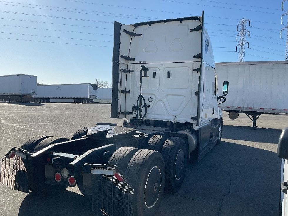 Sleeper Tractor-Heavy Duty Tractors-Freightliner-2023-T12664ST-West Sacramento-CA-661,188\n\t\tmiles-$ 63,000 - Image 7