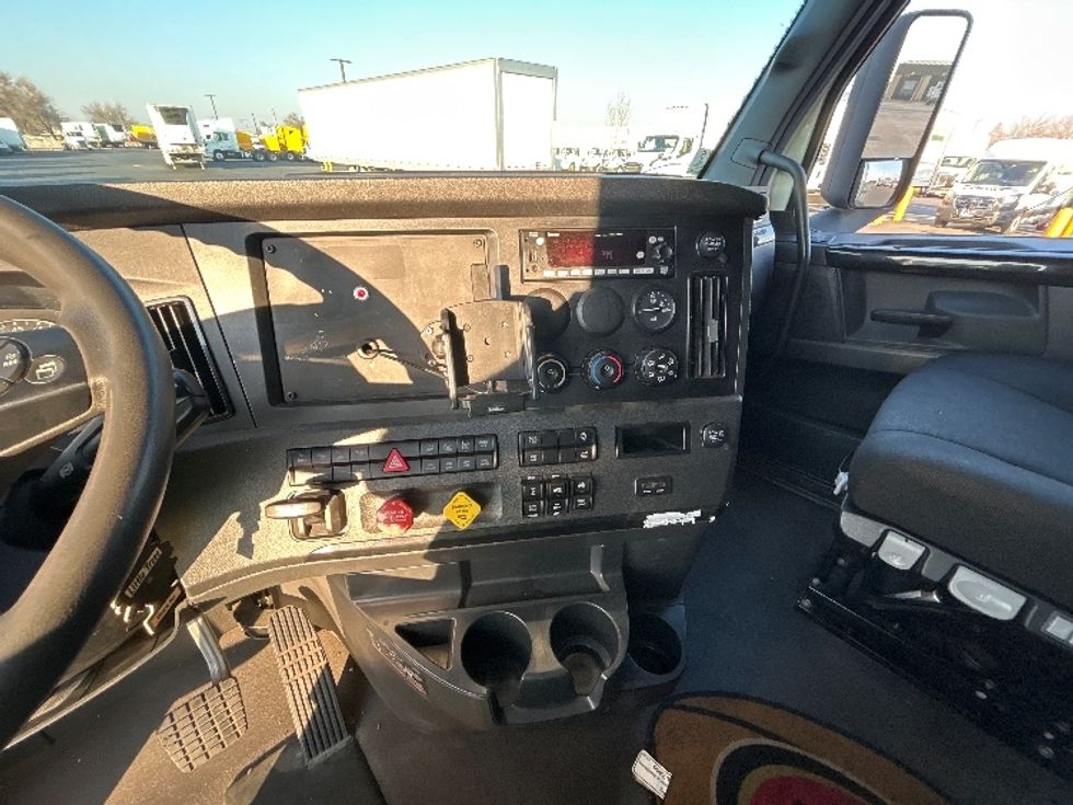 Sleeper Tractor-Heavy Duty Tractors-Freightliner-2023-T12664ST-West Sacramento-CA-666,742\n\t\tmiles-$ 62,500 - Image 12