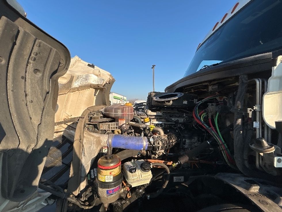 Sleeper Tractor-Heavy Duty Tractors-Freightliner-2023-T12664ST-West Sacramento-CA-666,742\n\t\tmiles-$ 62,500 - Image 21